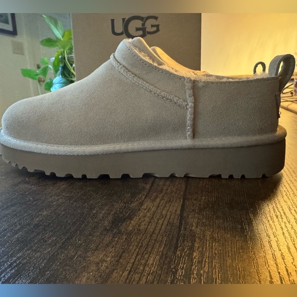 UGG Classic Micro | NEVER WORN | Beige Suede Slip-On Clogs Size 7 - NWT - Picture 2 of 7